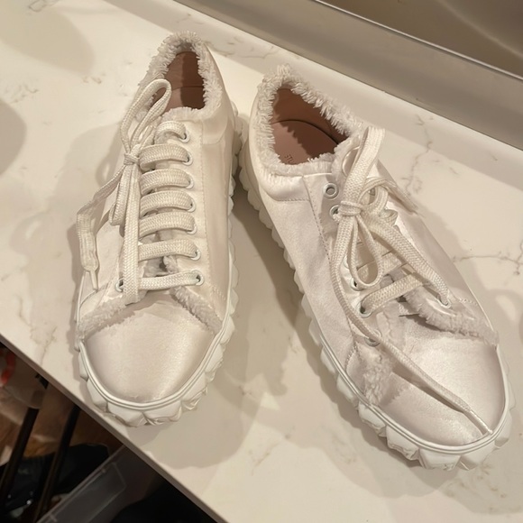 Stuart Weitzman Fringie Cover Story white silk satin sneaker sz 9.5 - Picture 2 of 10